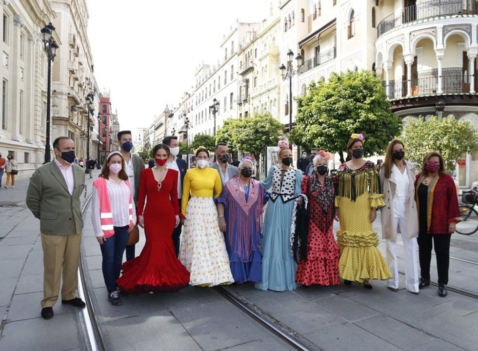 Imagen de archivo, de la presentación del desfile de trajes de flamenca organizado por el Ayuntamiento dentro del programa de actividades Sevilla en abril con motivo de la cancelación en 2021 de la Feria de Abril.