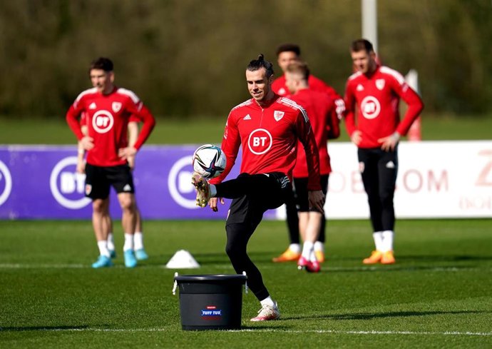Gareth Bale entrenando con la selección de País de Gales para el 'playoff' de repesca para Qatar 2022 ante Austria