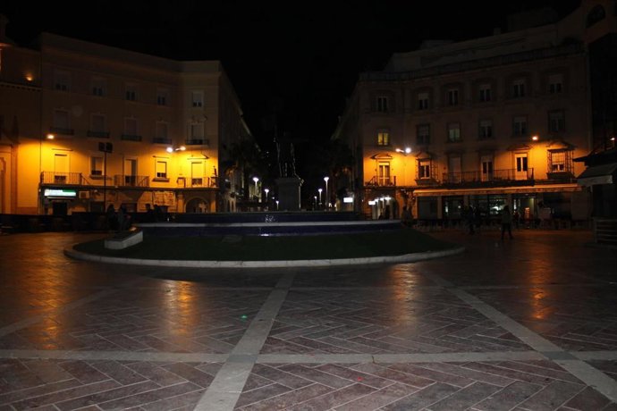 Plaza de las Monjas apagada durante 'La Hora del Planeta'.
