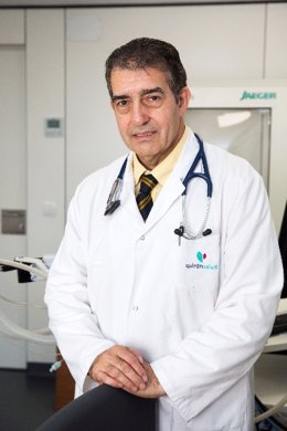 El doctor,  Carlos José Álvarez, Jefe de Servicio de Neumología del complejo hospitalario Ruber Juan Bravo,