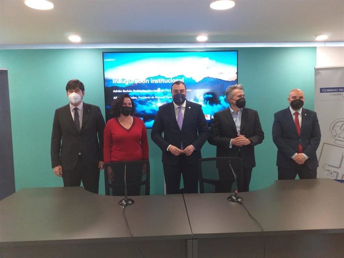 Inauguración del hackathon 'Artificial Intelligence (AI) por Earth en Gijón, en el que han intervenido el presidente del Principado de Asturias, Adrián Barbón, y el presidente de Microsoft España, Alberto Granados,