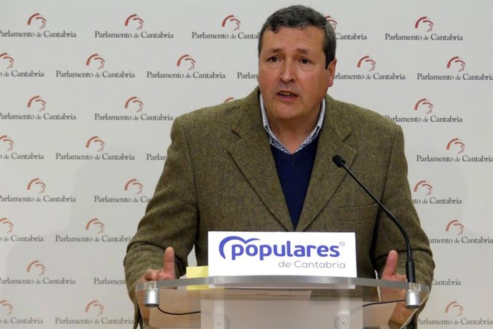 El portavoz del PP en el Parlamento de Cantabria, Íñigo Fernández