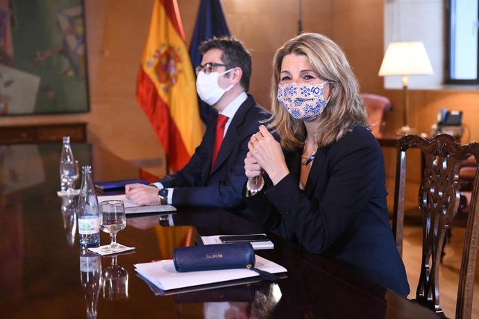 El ministro de la Presidencia, Relaciones con las Cortes y Memoria Democrática, Félix Bolaños, y la vicepresidenta segunda y ministra de Trabajo y Economía Social, Yolanda Díaz.