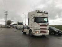 Centenares de camiones marchan por el centro de Sevilla: "No vamos a parar hasta que el Gobierno nos escuche"