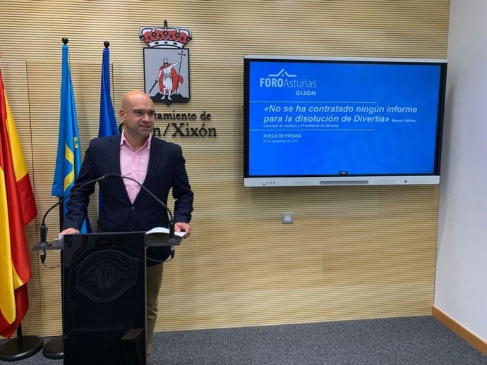 Archivo - El portavoz de Foro en Gijón, Jesús Martínez Salvador, en rueda de prensa en el Ayuntamiento de Gijón