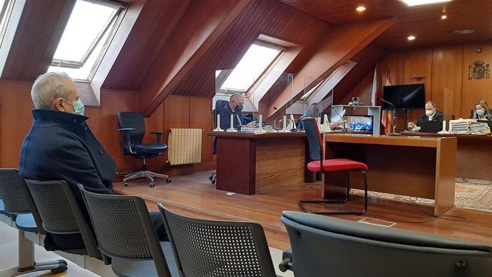 Archivo - Alberto Vilar, expresidente de la Federación Cántabra de Fútbol, en una de las sesiones del juicio contra él por presunta apropiación indebida