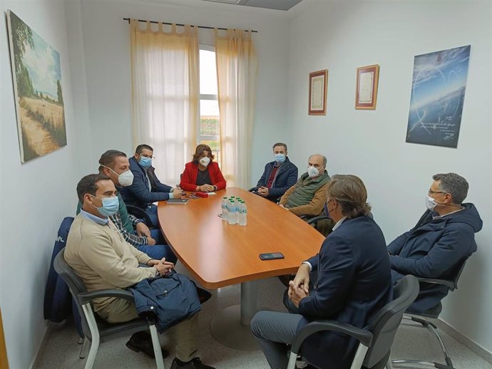 Reunión de empresarios de Huévar del Aljarafe con la alcaldesa, María Eugenia Moreno.