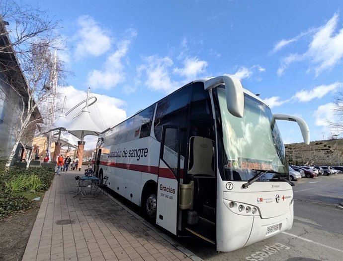 Unidad móvil de donación de Cruz Roja en intu Xanadú