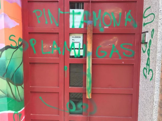 Imagen de la pintada sufrida por el PSOE de Zamora.