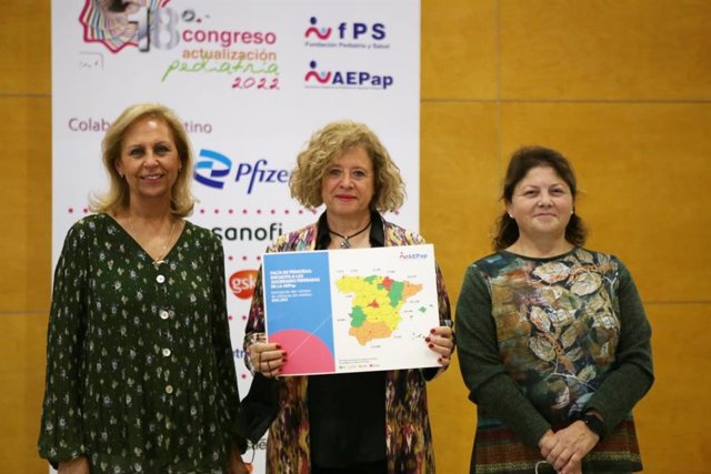 De izquierda a derecha, la Dra. Victoria Martínez, coordinadora del 18º Congreso de Actualización en Pediatría de AEPap; la Dra. Concepción Sánchez Pina, presidenta de AEPap; y la Dra. Pilar Lupiani.