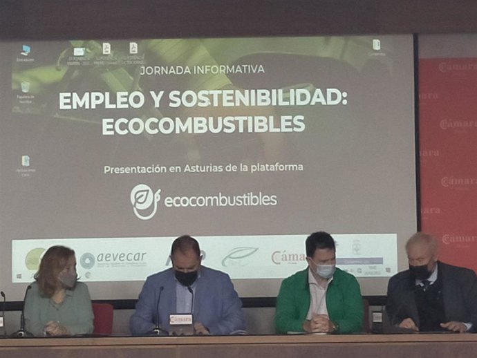 Participantes en la jornada titulada 'Ecocombustibles: sostenibilidad y empleo' en Oviedo.