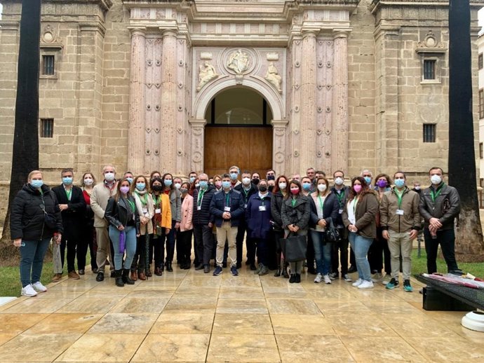 Reunión de diputados autonómicos con el comité de empresa