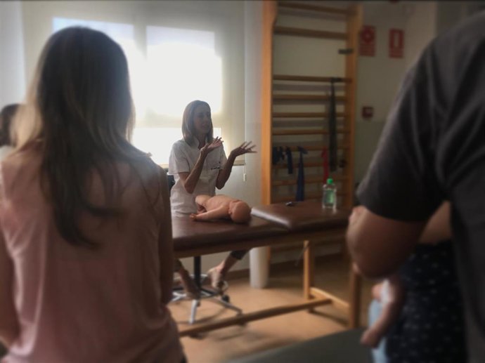 La fisioterapia pediátrica prevé y mejora la patología digestiva en los bebés, según expertos de Vithas