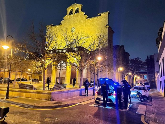 Actuación de la Policía Local en las inmediaciones de la iglesia del Remei.