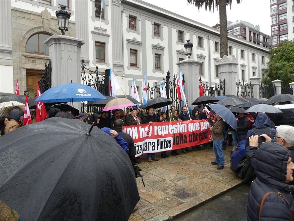 Archivo - Concentración con motivo del juicio en A Coruña al exsecretario de CIG en Ferrol Xesús Anxo López Pintos.