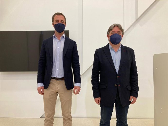 El portavoz del PP en el Consell de Mallorca, Lloren Galmés, y el conseller 'popular' Mauricio Rovira.