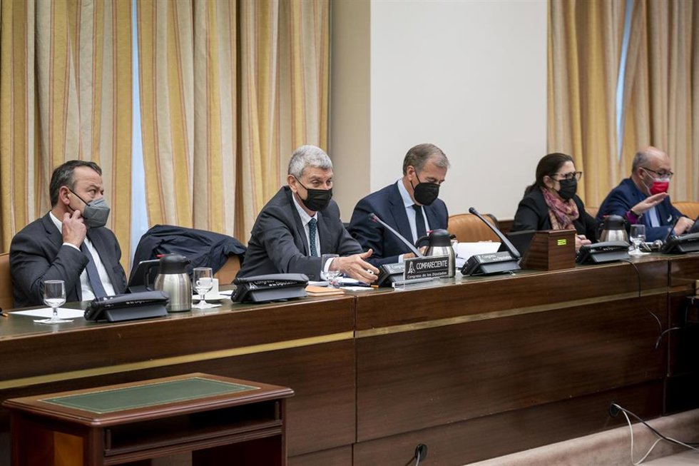 El presidente de la Corporación RTVE, José Manuel Pérez Tornero (2i), comparece en la Comisión Mixta de Control Parlamentario de la Corporación RTVE, en el Congreso de los Diputados, a 24 de marzo de 2022, en Madrid (España). Durante su intervención ha
