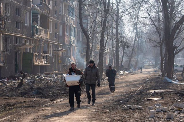 Destrozos por los bombardeos en la ciudad ucraniana de Mariúpol