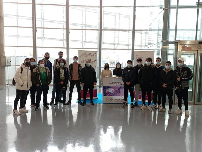 Alumnos del CIFP Joan Taix (Sa Pobla) en la feria.