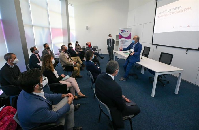 El consejero de Industria, Javier López Marcano, preside la jornada de trabajo para el desarrollo del Centro de Innovación Hub (DIH).