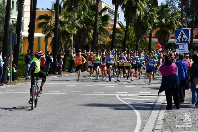 Archivo - Imagen de archivo de una de las Carreras Populares organizadas por la UPO.