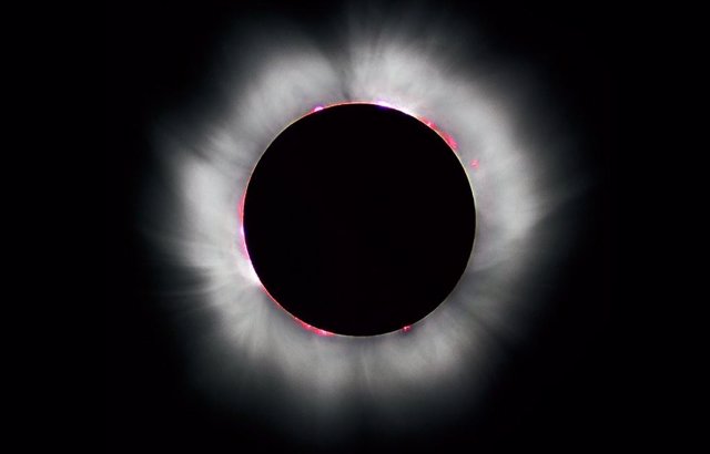 Fotografía de un eclipse tomada en Francia en 1999