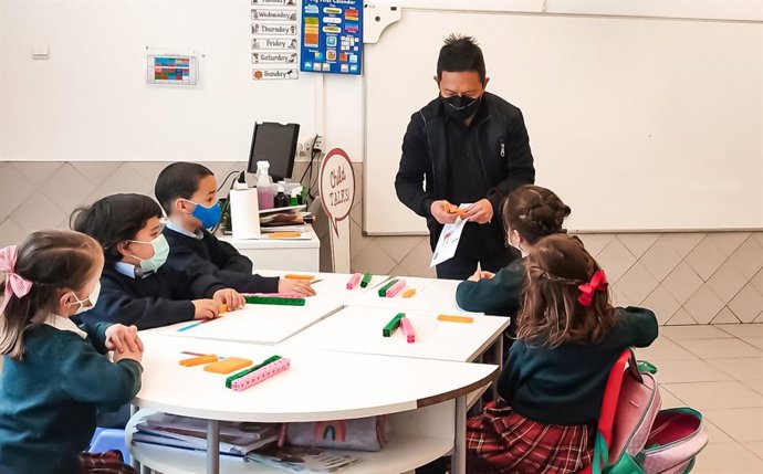 Imagen de la clase magistral impartida por el experto en matemáticas Yeap Ban Har en el colegio Miravalles-El Redín de Pamplona