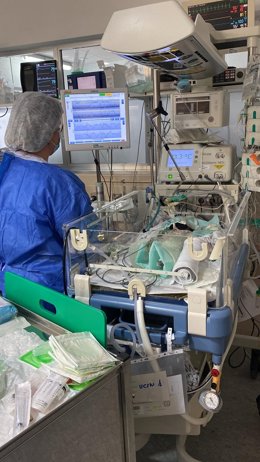 El Hospital de Elche incorpora una nueva técnica para reducir el daño neuronal en bebés que han sufrido asfixia en el parto