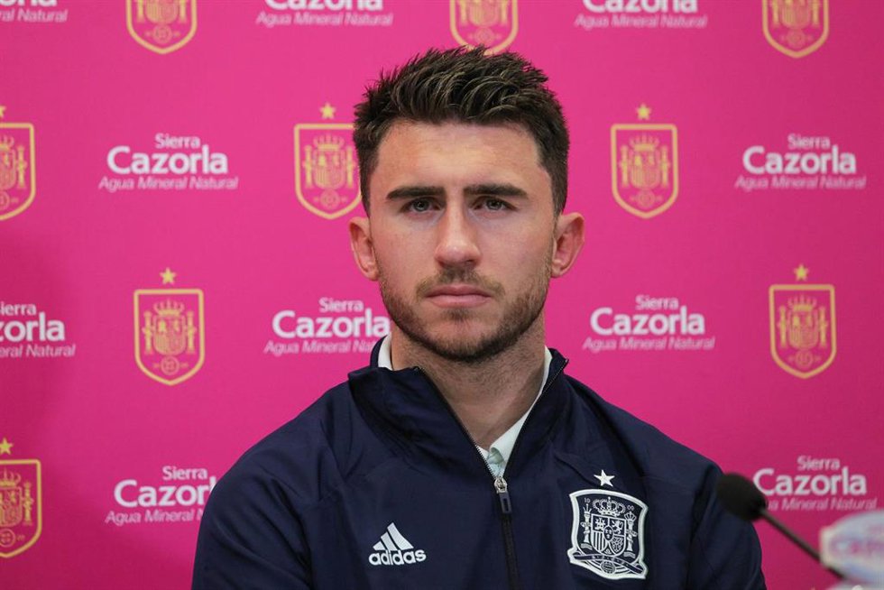 El internacional Aymeric Laporte en la presentación del acuerdo con Agua Sierra de Cazorla como patrocinador de la RFEF hasta 2025.