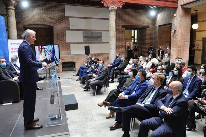 El portavoz de los populares en la Federación Española de Municipios y Provincias (FEMP) y alcalde de Zaragoza, Jorge Azcón