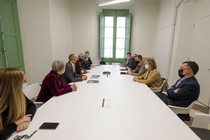 La consellera Lourdes Ciuró se reúne con el Ayuntamiento de Manresa