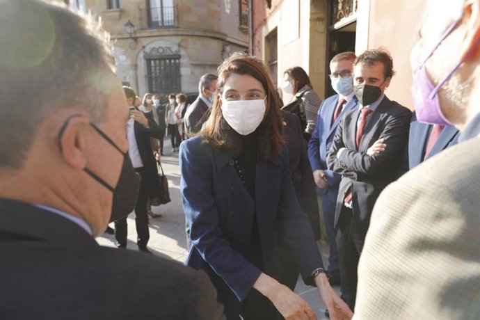 La ministra de Justicia, Pilar Llop, a su llegada a la Escuela de Práctica Jurídica del Ilustre Colegio de Abogados de Gijón para clausurar el acto 'Transformando la Justicia: taller de experiencias'