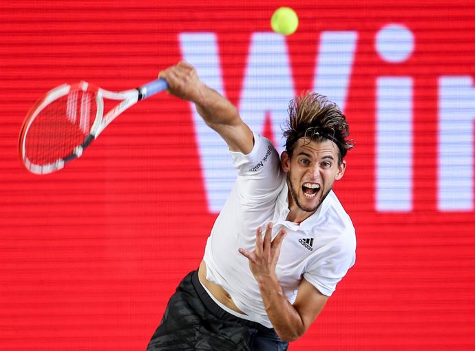 Archivo - FILED - 18 July 2020, Berlin: Austrian tennis player Dominic Thiem in action against Germany's Tommy Haas during their men's singles semfinal match of the bett1ACES invitational tennis tournament at the former Berlin Tempelhof Airport. Thiem h