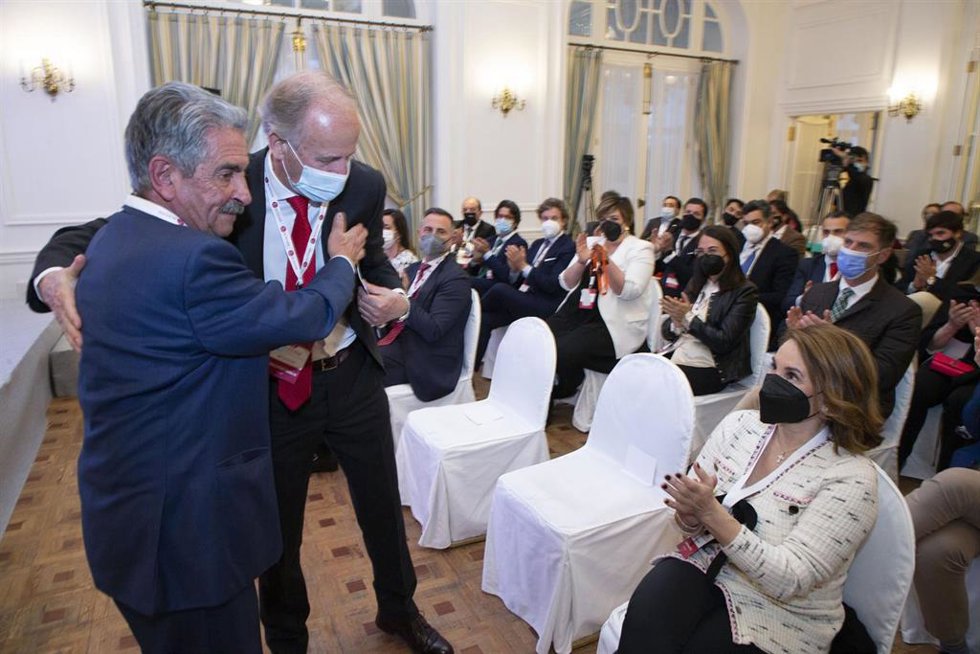 El presidente de Cantabria, Miguel Ángel Revilla, participa en el encuentro organizado por la Asociación Cántabra de la Empresa Familiar (ACEFAM) en el Hotel Real