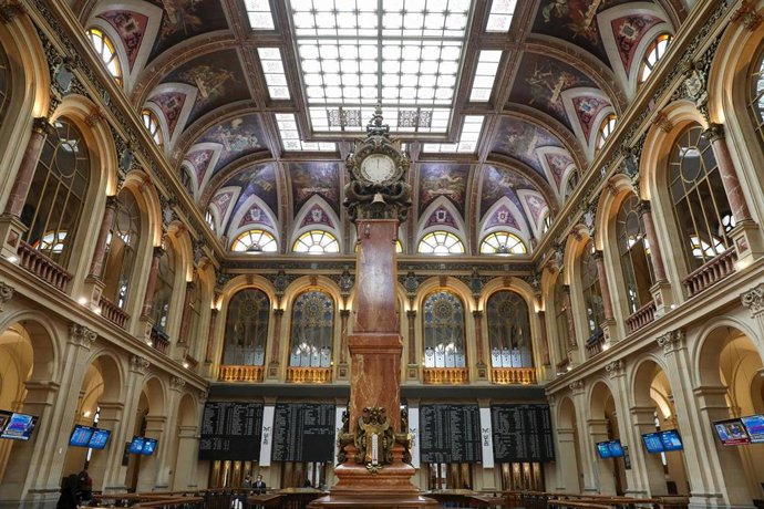 Vista general del Palacio de la Bolsa, a 10 de marzo de 2022, en Madrid (España). 