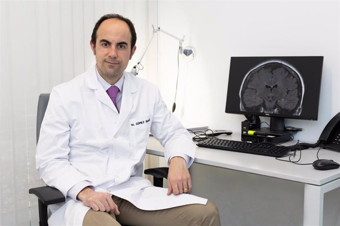 El doctor Asier Gómez, especialista del Departamento de Neurología de la Clínica Universidad de Navarra