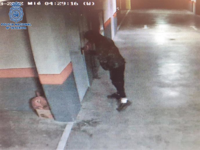Detenido un hombre que había robado 17 veces en interior de coches en 15 garajes de Logroño en los últimos meses