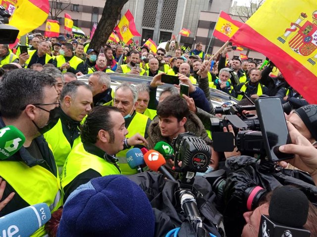 Manuel Hernández, presidente de la plataforma para la defensa del sector del transporte, en la manifestación de este viernes en Madrid.