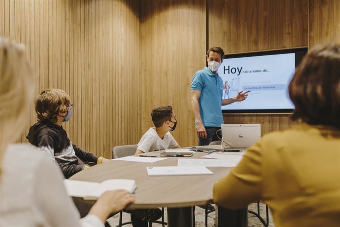 Archivo - El programa  'Finanzas para jóvenes' en una imagen de archivo