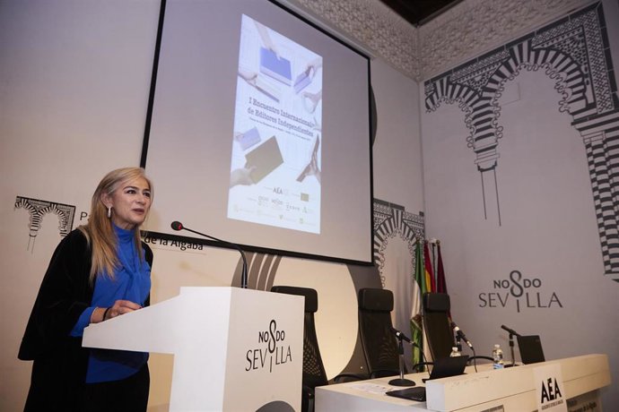 La consejera de Cultura y Patrimonio Histórico, Patricia del Pozo, durante la inauguración del I Encuentro Internacional de Editores Independientes en el Palacio de Marqueses de la Algaba, a 25 de marzo de 2022 en Sevilla (Andalucía, España)