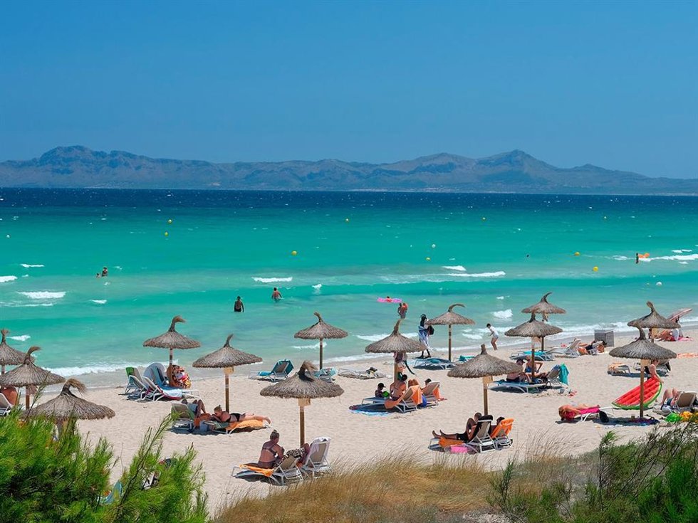 Archivo - La playa de Muro, en Mallorca.