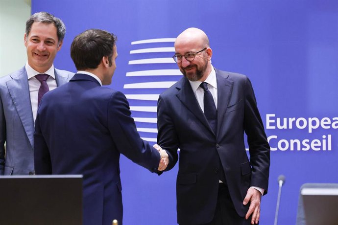 HANDOUT - 25 March 2022, Belgium, Brussels: (L-R)Belgian Prime Minister Alexander De Croo, President of France Emmanuel Macron and President of the European Council Charles Michel arrive to attend the second day of the EU Council summit. Photo: Dario P