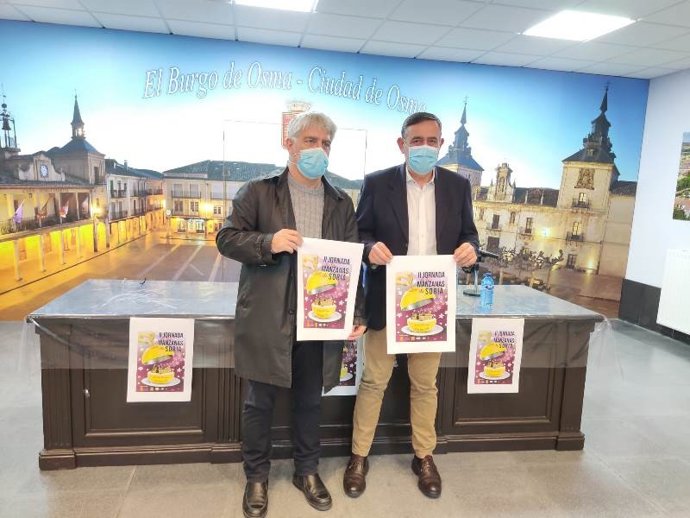 Luis Cuesta (izda) y Antonio Pardo presentan las II Jornadas de la Manzana de El Burgo de Osma (Soria).