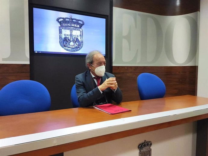 El portavoz del Grupo Municipal Socialista en el Ayuntamiento de Oviedo, Wenceslao López, en rueda de prensa.