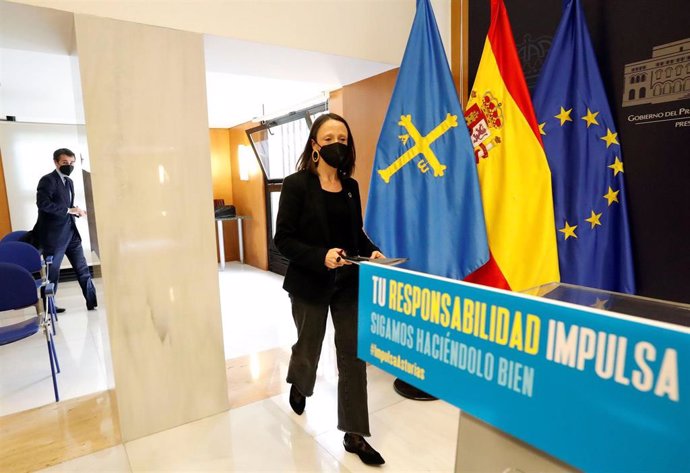 Melania Álvarez llega a la rueda de prensa del consejo de Gobierno.