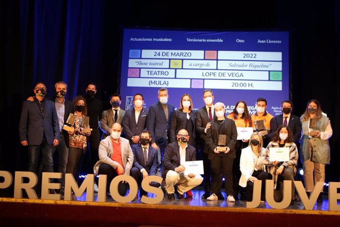 Acto de entrega de los premios Juventud Región de Murcia, anoche en Mula.