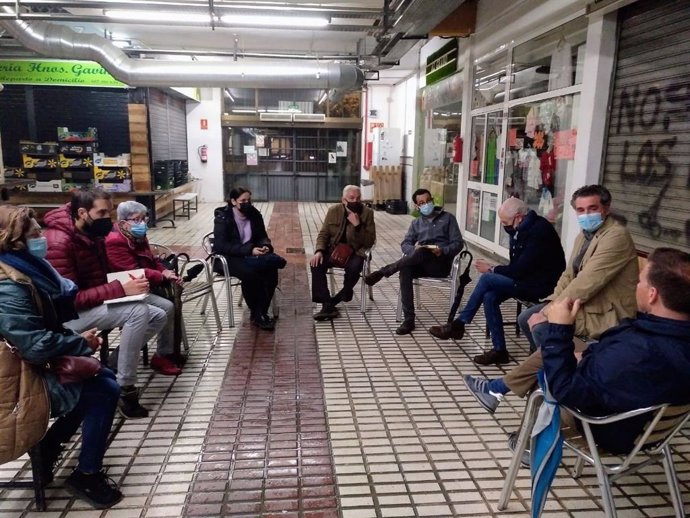 Reunión de González Rojas con vecinos y comerciantes del Tiro de Línea.