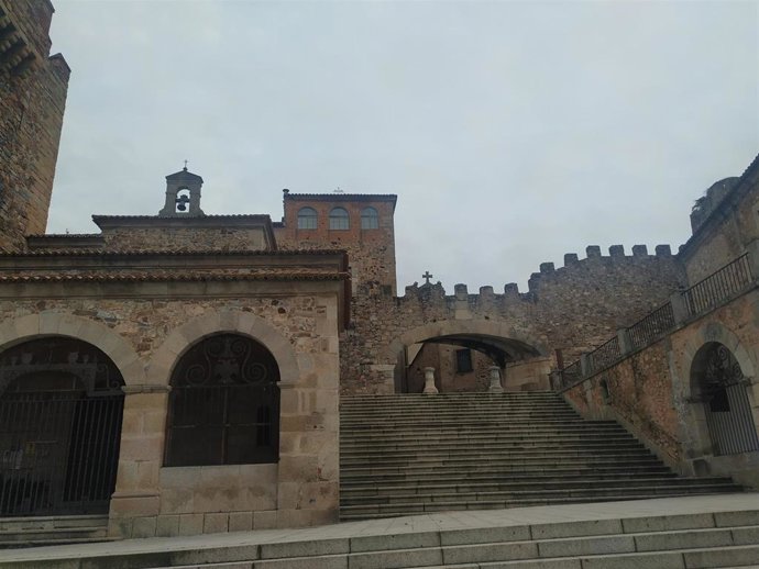 Archivo - Escalinatas del Arco de la Estrella donde una veintena de corales cantarán por la paz este domingo