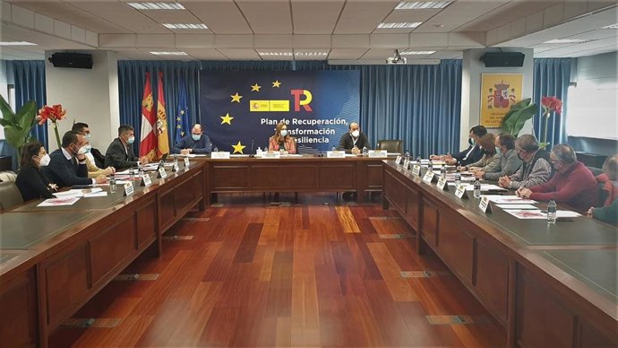 Mesa convocada por la Delegación del Gobierno para frenar los daños que los conjeos están causando en los cultivos y en infraestructuras básicas.