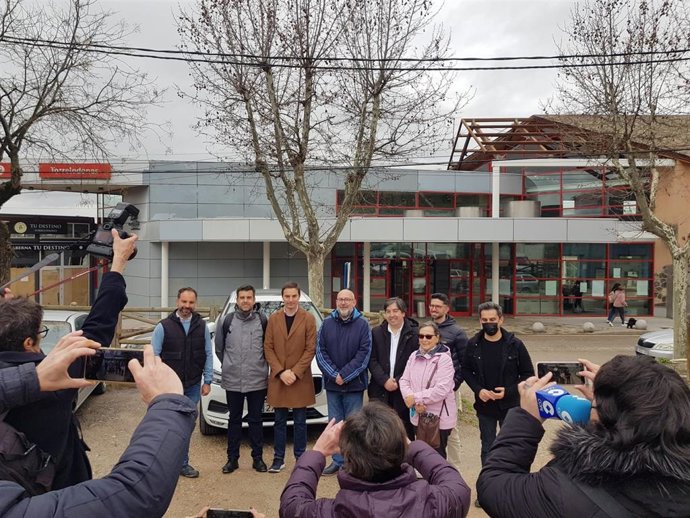 PSOE visita la estación de Cercanías para valorar la implantación del Plan Aparca+T.